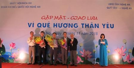 Gặp mặt, giao lưu “Vì quê hương thân yêu”
