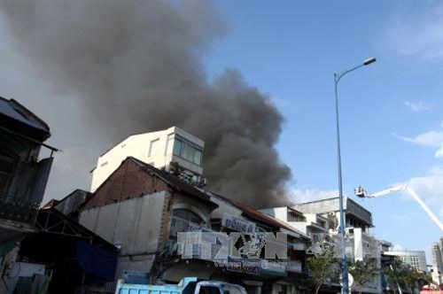 TP Hồ Chí Minh: 8 căn nhà bị thiêu trụi trong vụ cháy khu dân cư trên Đại lộ Võ Văn Kiệt 