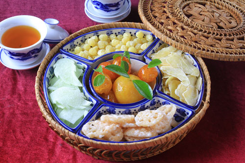 Mứt tết dưới góc nhìn về dinh dưỡng và an toàn thực phẩm