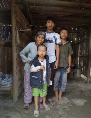 Một gia đình có hoàn cảnh đặc biệt khó khăn