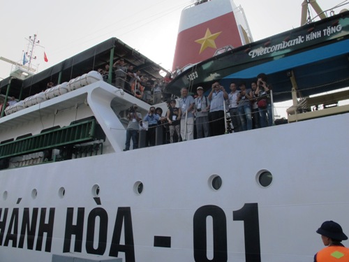 Chuyến tàu nặng nghĩa kiều bào