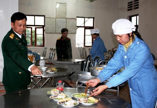 Những người chị đảm việc nuôi quân