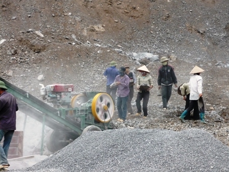 Nhọc nhằn nghề khai thác đá