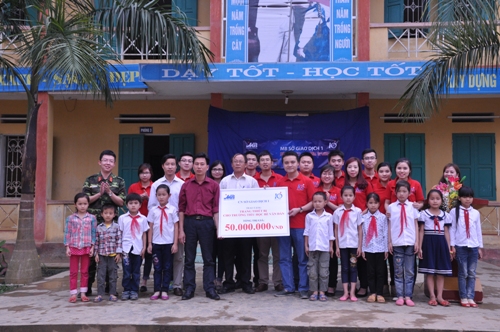 Những món quà mang nặng nghĩa tình