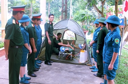 Tích cực chống nắng nóng cho bộ đội