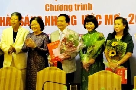 Thực tâm chăm lo, giúp đỡ cán bộ trẻ