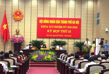 Chất vấn việc thiếu sân chơi, thiếu nước sạch