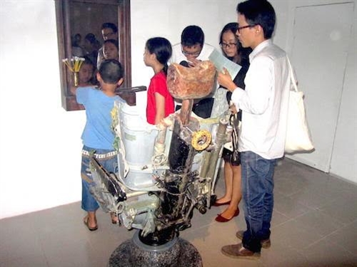 Triển lãm “Chiếc ghế trống”