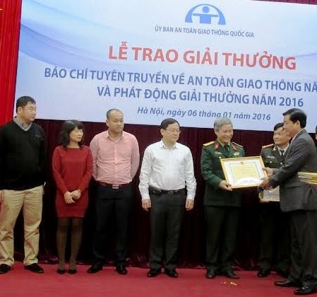 Trao giải thưởng báo chí về an toàn giao thông năm 2015