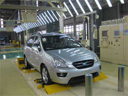 Thị trường tiêu thụ xe ô tô tiếp tục suy giảm