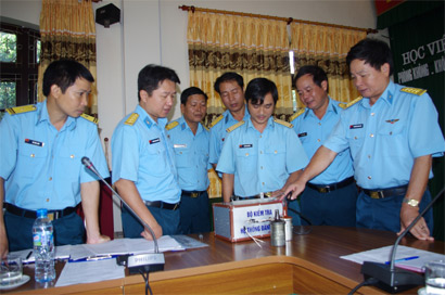 Cải tiến bộ kiểm tra hỏng hóc hệ thống đánh lửa một số loại ô tô dòng xe XHCN