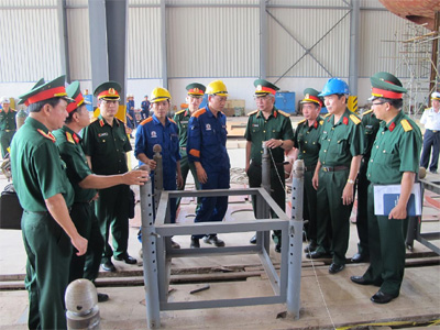 Thượng tướng Nguyễn Chí Vịnh thăm, kiểm tra Xí nghiệp liên hợp Sông Thu