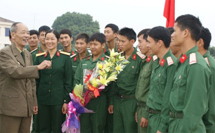 Người chỉ huy pháo 100mm hạ gục “pháo đài bay”