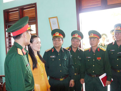 Bàn giao nhà công vụ cho các quân nhân