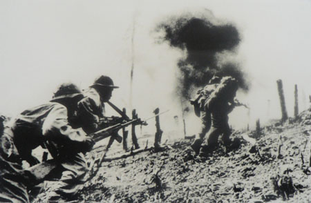 Nghi binh và giam chân đối phương