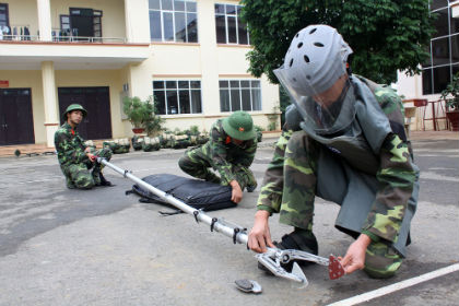 Lính công binh cứu hộ