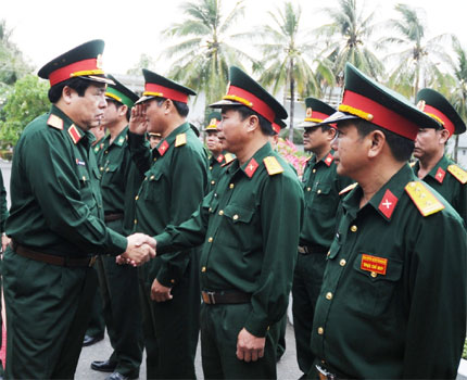 Bộ trưởng Phùng Quang Thanh làm việc tại Bộ CHQS và Bộ chỉ huy BĐBP tỉnh Khánh Hòa