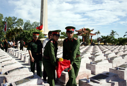 Đón nhận, an táng 37 hài cốt liệt sĩ