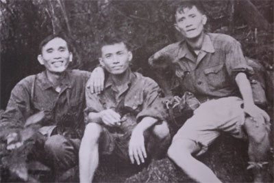 Chúng tớ là phóng viên quân sự mà!