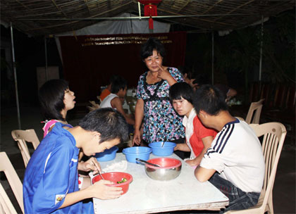 Người dìu dắt 166 mảnh đời