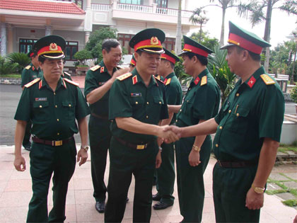 Thượng tướng Lê Hữu Đức làm việc tại Binh đoàn 15