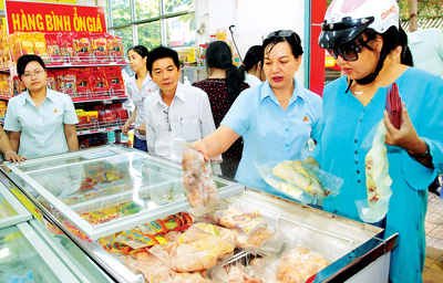 “Thâm canh” hàng Việt tại chợ truyền thống