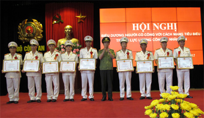 Biểu dương người có công với cách mạng tiêu biểu
