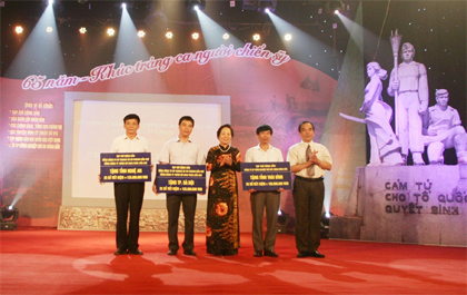 Chương trình giao lưu nghệ thuật “65 năm - Khúc tráng ca người chiến sĩ”: Nhân lên việc làm tri ân