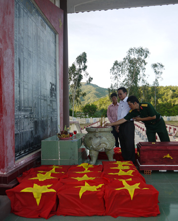 Phát hiện và cất bốc 13 hài cốt liệt sĩ