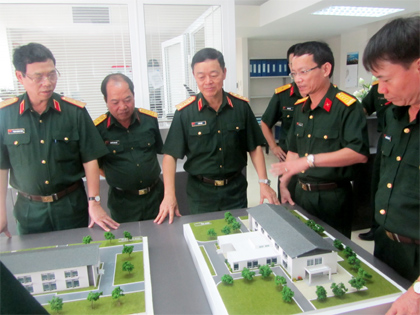 Thượng tướng Lê Hữu Đức kiểm tra và làm việc với Viện Thiết kế Bộ Quốc phòng