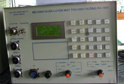 Mô hình huấn luyện máy thu trinh sát và máy thu định hướng