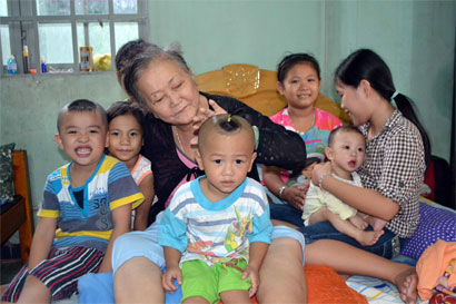 Trọn đời má Mười vì các con