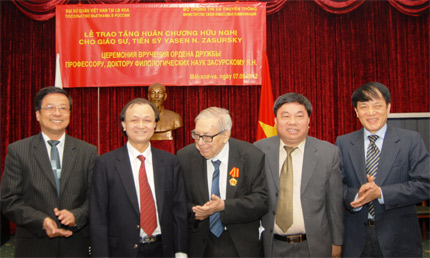 Giáo sư Ia.N. Da-xu-rơ-xki - biểu tượng đẹp của tình thầy trò Nga - Việt