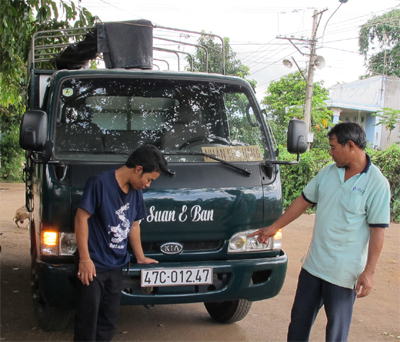 Buôn trưởng giúp dân xóa nghèo