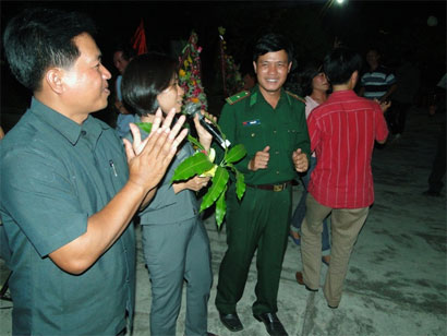 Người đan “phên giậu” biên cương