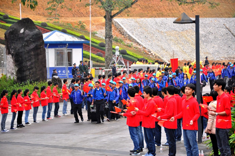 Đến với nhau, chia sẻ để gần nhau, hiểu nhau