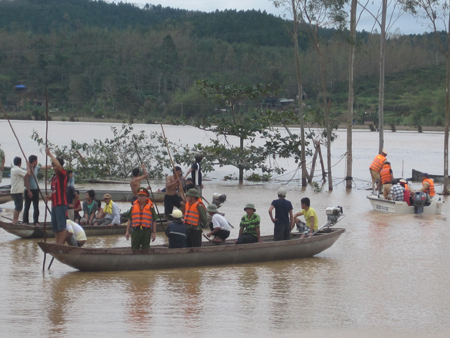 Khởi tố vụ án, khởi tố bị can, bắt tạm giam chủ thuyền
