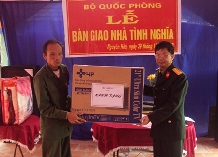 Khánh thành, bàn giao 2 căn nhà tình nghĩa