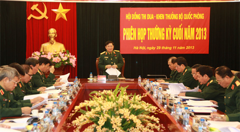 Hội đồng Thi đua Khen thưởng Bộ Quốc phòng họp phiên thường kỳ cuối năm 2013
