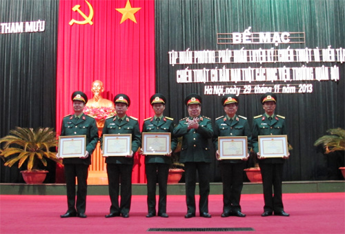 Bế mạc tập huấn phương pháp huấn luyện và diễn tập trong các trường quân đội