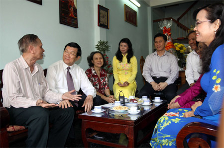 Chủ tịch nước Trương Tấn Sang thăm và chúc Tết các nhà khoa học đang sinh sống tại TP Hồ Chí Minh