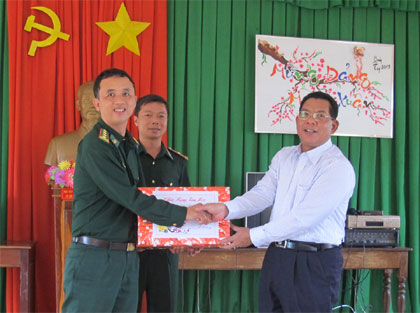 Kiểm tra công tác sẵn sàng chiến đấu và chúc Tết các đơn vị Biên phòng