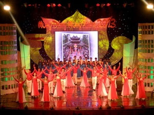 Ấm áp chương trình nghệ thuật “Đảng cho ta mùa xuân”