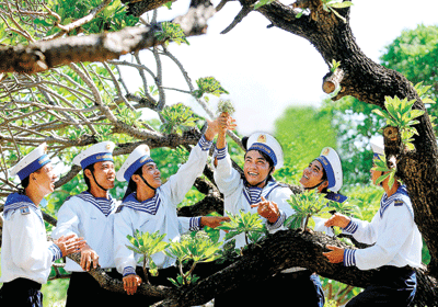 Xuân ấm tự lòng người