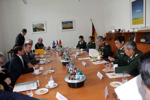 Đoàn đại biểu quân sự cấp cao Việt Nam thăm Đức