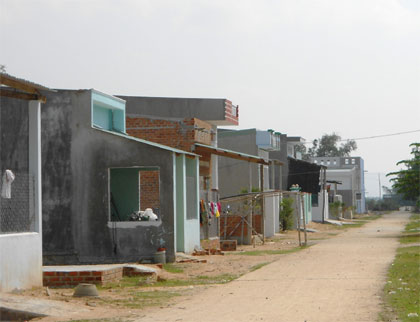 Dân tái định cư Đồng Sam không có điện