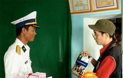 “Người đưa thư” của Trường Sa