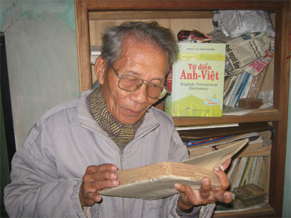 Thầy giáo làng dạy ngoại ngữ