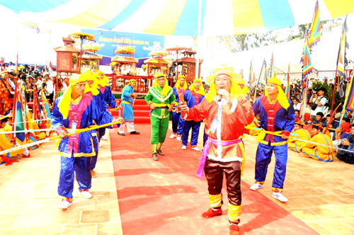 Độc đáo Lễ Khao lề thế lính Hoàng Sa 