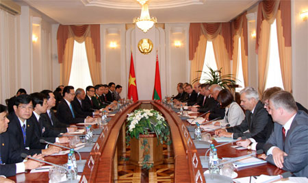Việt Nam ưu tiên coi trọng củng cố và phát triển quan hệ với Bê-la-rút